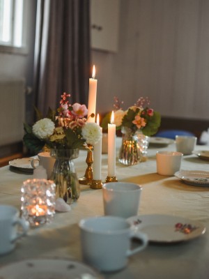 Harmoniskt dukat bord